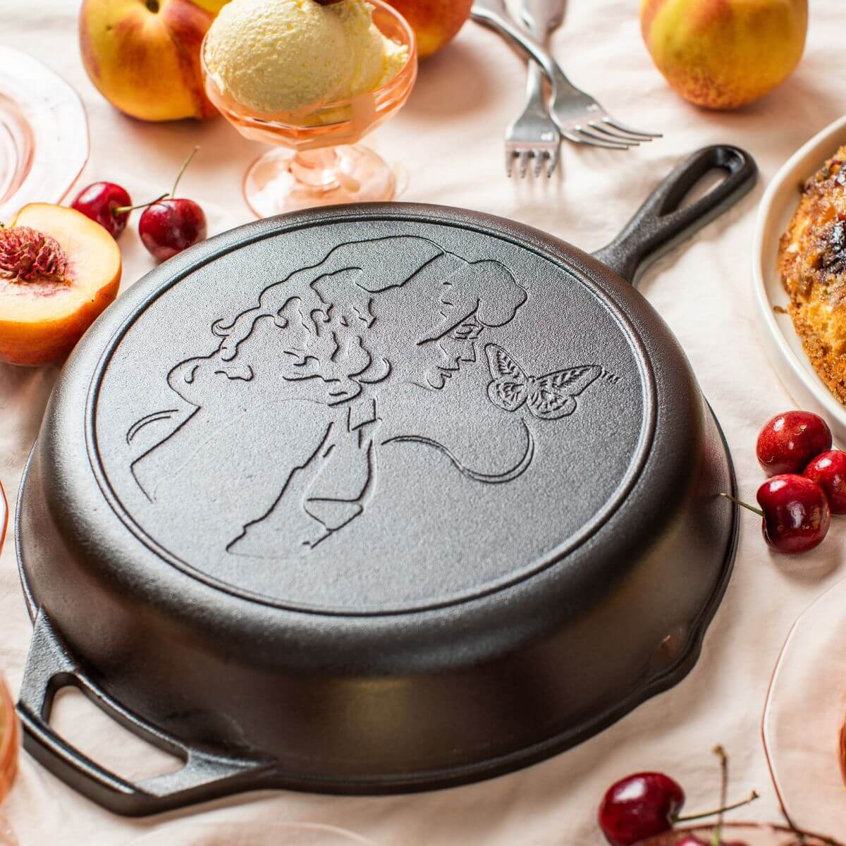 Lodge x Dolly I Will Always Love You Skillet 26cm - Image 4